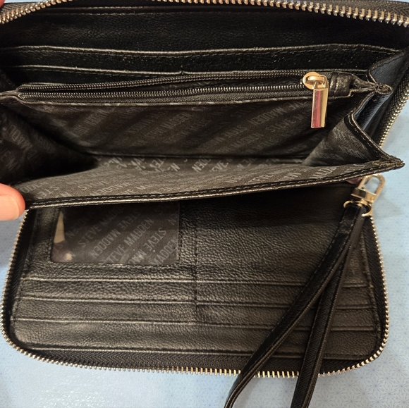 Steve Madden Wrislet Wallet - Picture 4 of 4